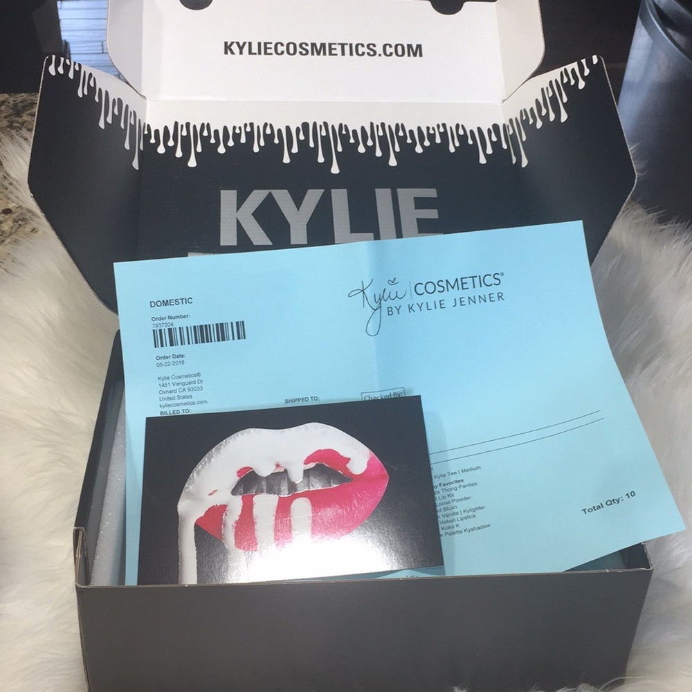 Kylie Thong and T-Shirt Bundle - Picture 7 of 7